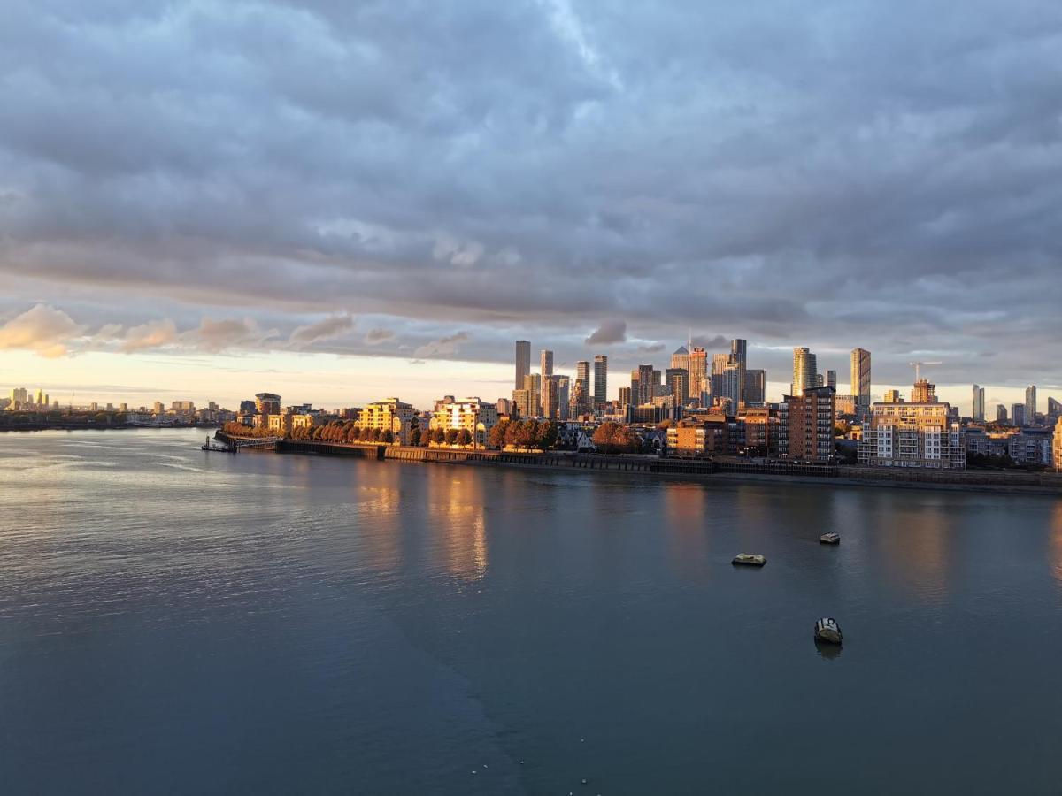 Homestay Room With Stunning Thames River View ロンドン エクステリア 写真