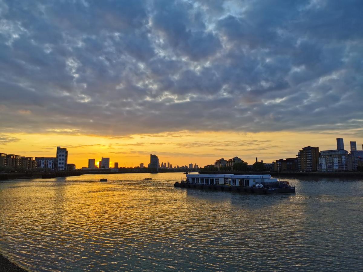 Homestay Room With Stunning Thames River View ロンドン エクステリア 写真