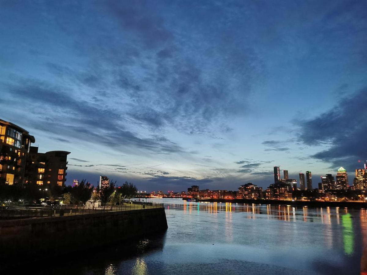 Homestay Room With Stunning Thames River View ロンドン エクステリア 写真